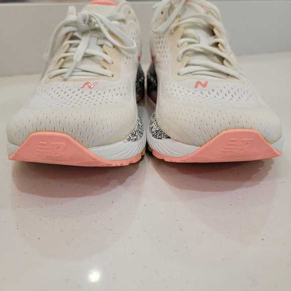 The New Balance Fresh Foam X 880v13 - Picture 2 of 11